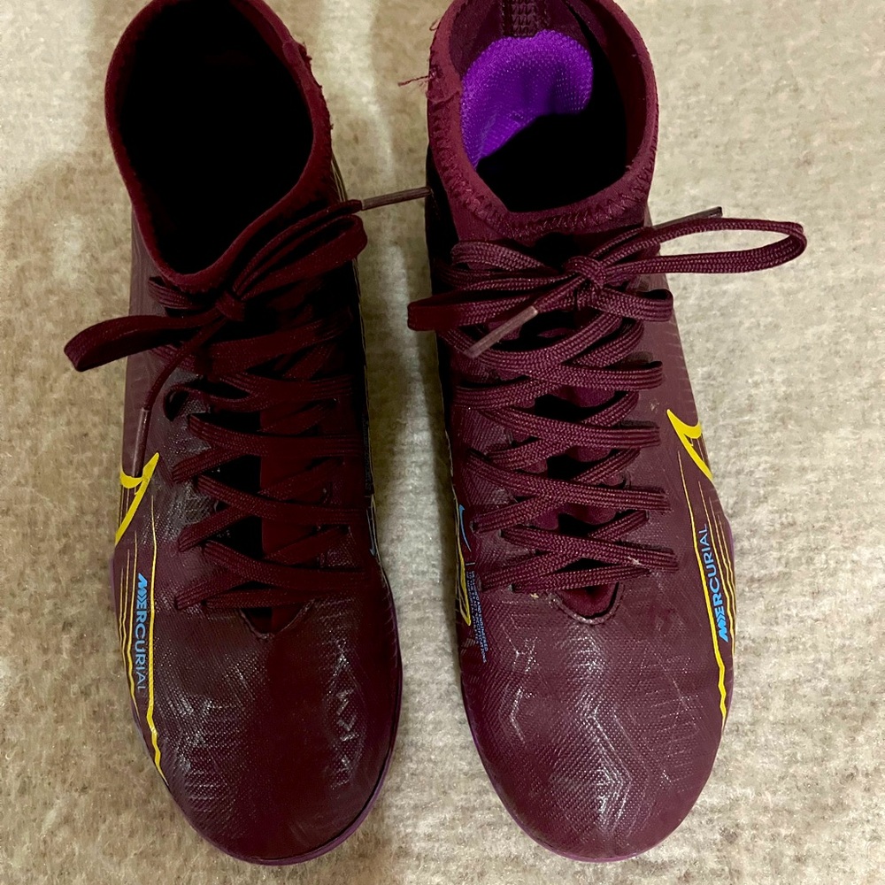 Nike zoom Mercurial super fly soccer cleats. Size 4 youth